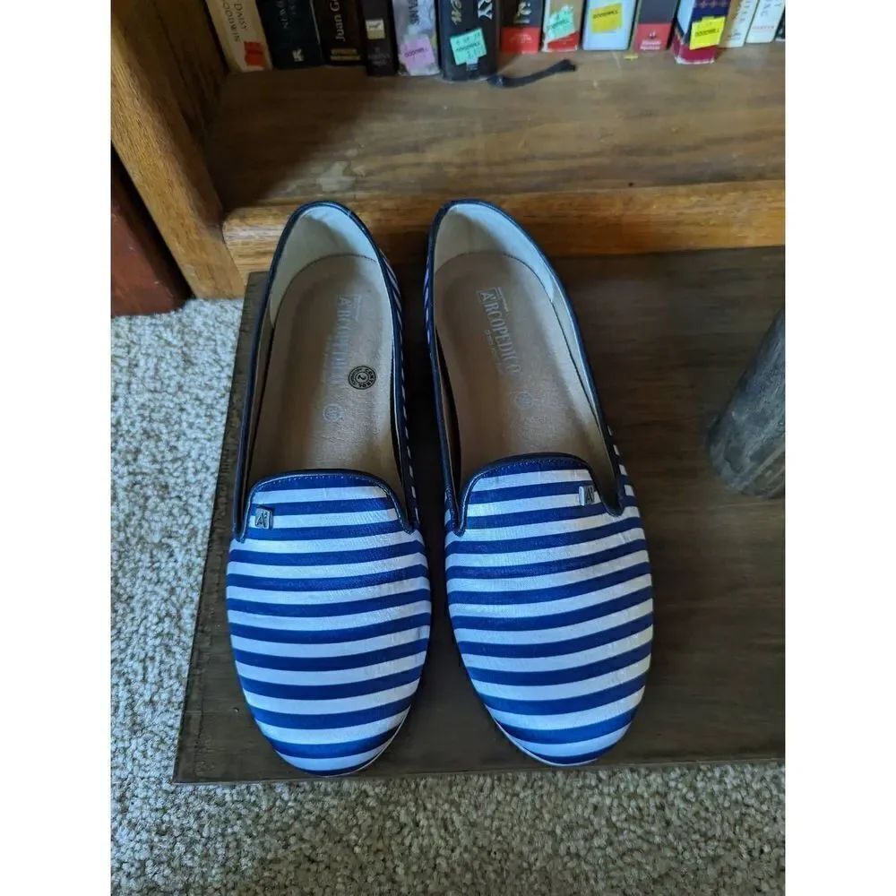 ARCOPEDICO blue and white striped closetoe flats sz 38 euc